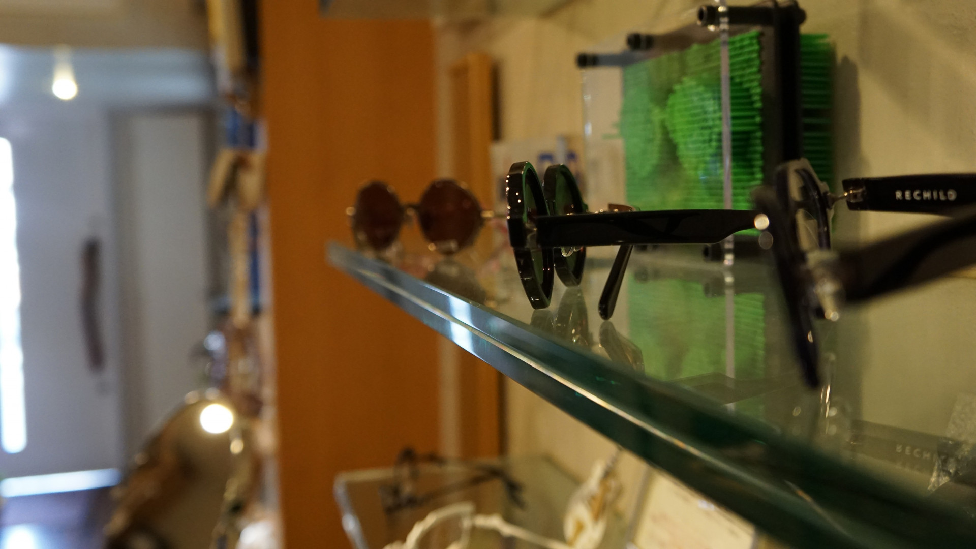 吉祥寺にて丁寧な接客を第一に営業してきた眼鏡屋でございます