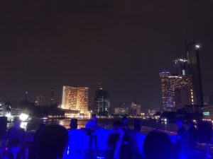 タイの夜景と船上パーティー